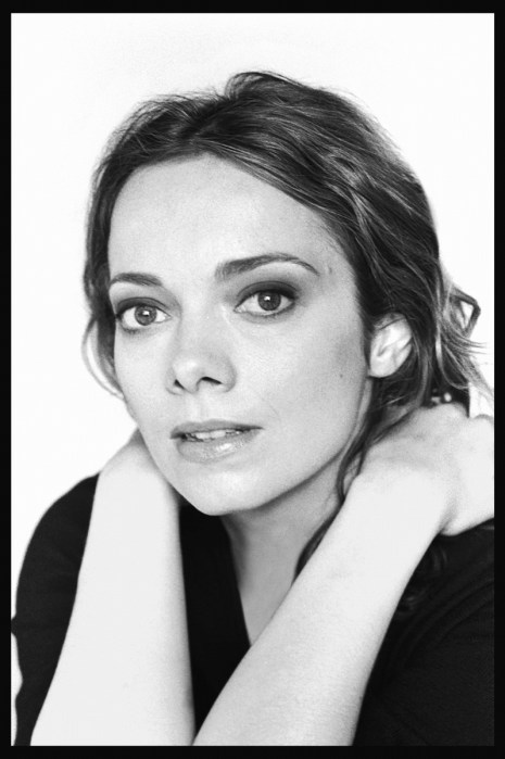 img-holdingaureliathierreemurmors_115531595780