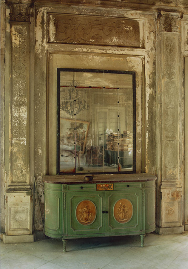 19a22f922c6122fd-Eastman_IsabellasMirror