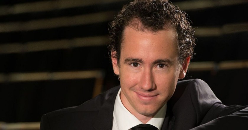 cyrille-dubois-tenor-interview-entretien-article-biographie-cosi-fan-tutte-opera-garnier-paris-trompe-la-mort-bastille-pecheurs-de-perles-tce-theatre-champs-elysees-duo-contraste-caprice